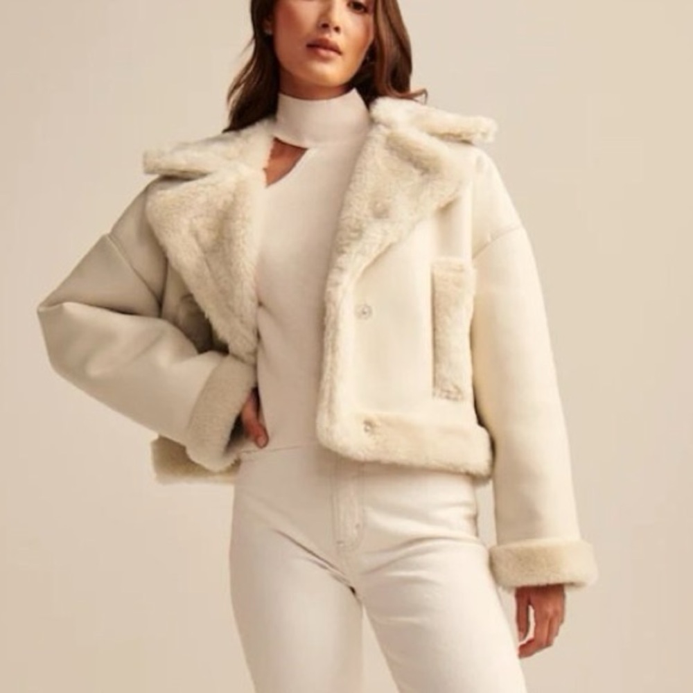 Abercrombie & Fitch Oversized Short Sherpa-Lined Vegan Leather Coat